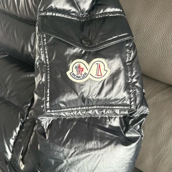 Moncler Maya 70 Jacket in Black – Down Jacket - Picture 2 of 5